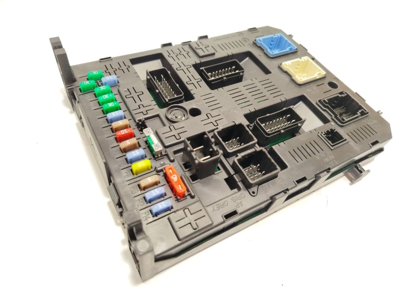 Recambio de caja reles / fusibles para peugeot 5008 (0u_, 0e_) 1.6 hdi referencia OEM IAM 1663366080 1613316380 