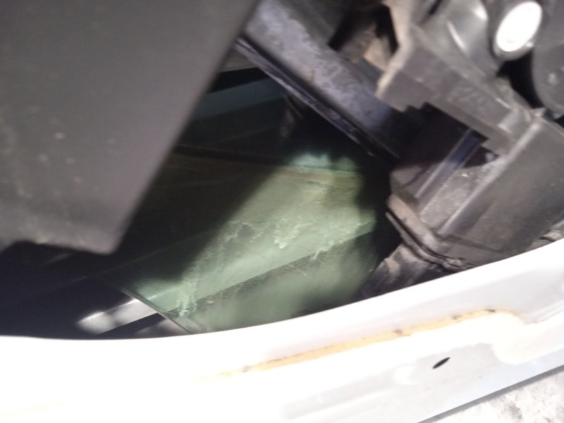 Recambio de puerta delantera izquierda para peugeot 2008 (--.2013) allure referencia OEM IAM 9807820480 9802970380 