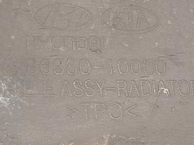 Recambio de rejilla delantera para kia carens (un) 2.0 crdi referencia OEM IAM 8638010000  863801D000