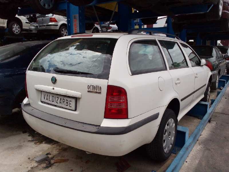 skoda octavia combi (1u5) del año 2001