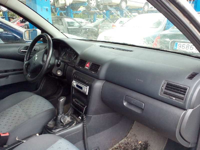 skoda octavia combi (1u5) del año 2001