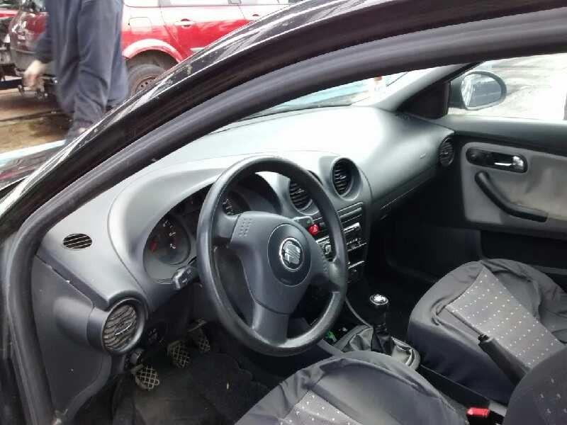 seat ibiza (6l1) del año 2002