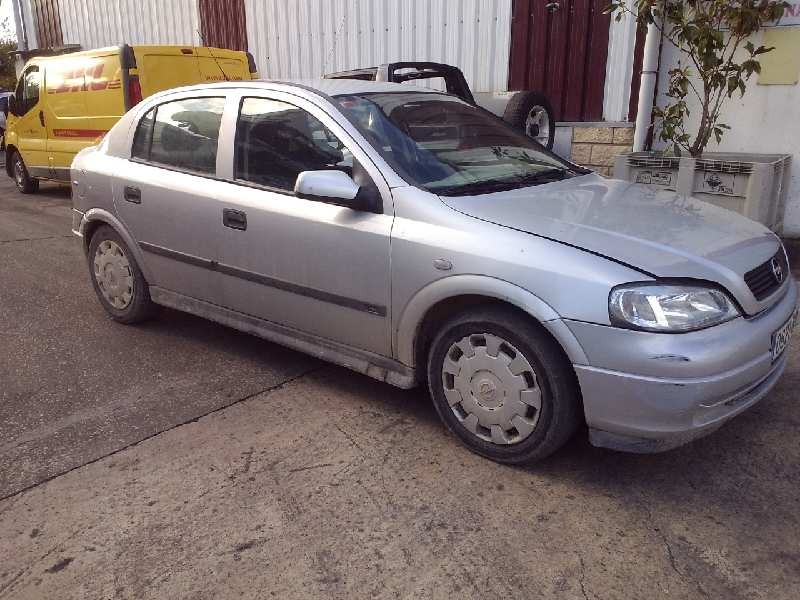opel astra g berlina del año 2002