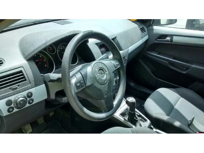 opel astra h berlina del año 2005