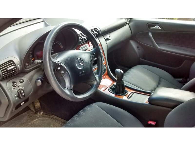 mercedes-benz clase c (w203) familiar del año 2001