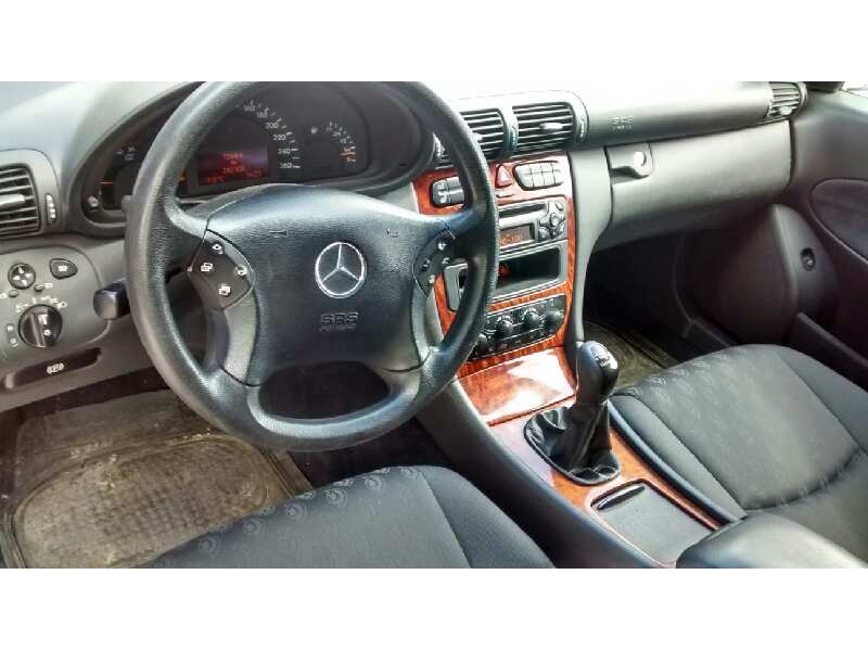 mercedes-benz clase c (w203) familiar del año 2001