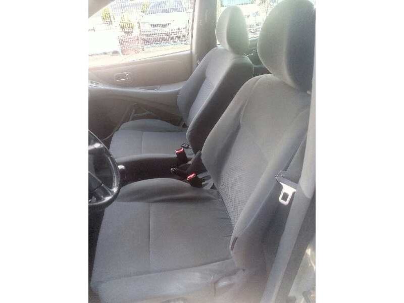 nissan almera tino (v10m) del año 2005