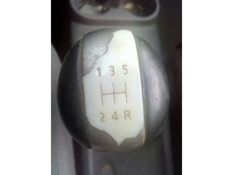 nissan almera tino (v10m) del año 2005