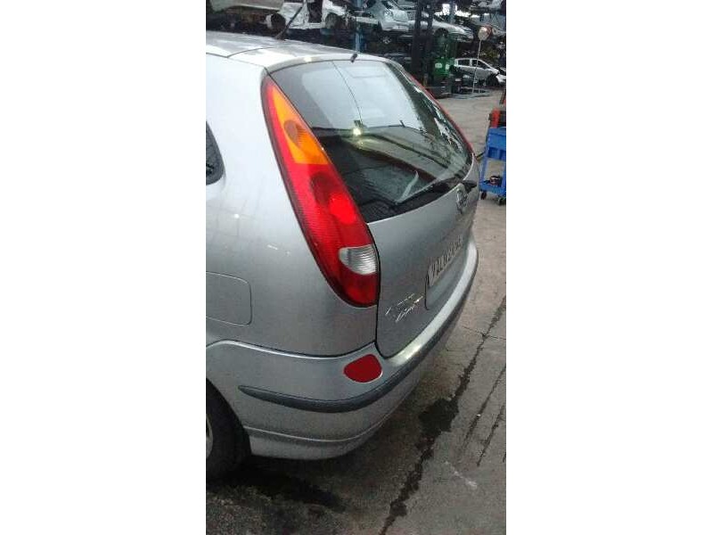 nissan almera tino (v10m) del año 2000