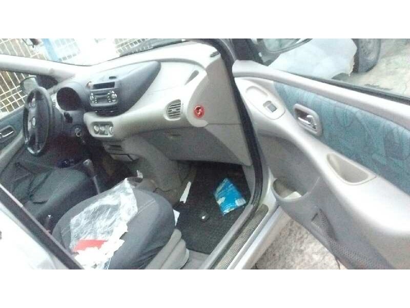 nissan almera tino (v10m) del año 2000