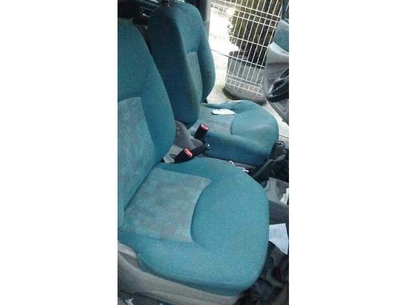 nissan almera tino (v10m) del año 2000