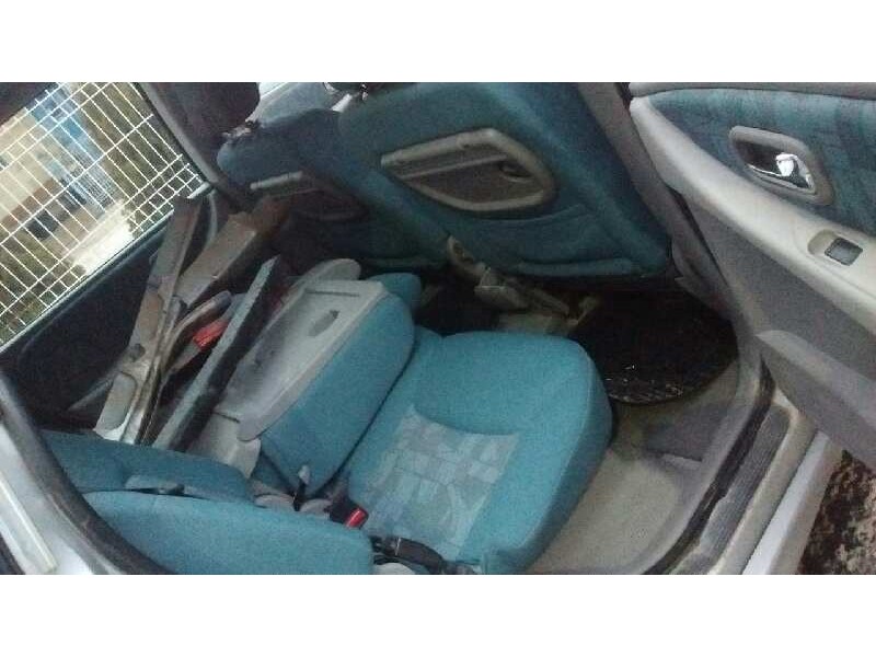 nissan almera tino (v10m) del año 2000