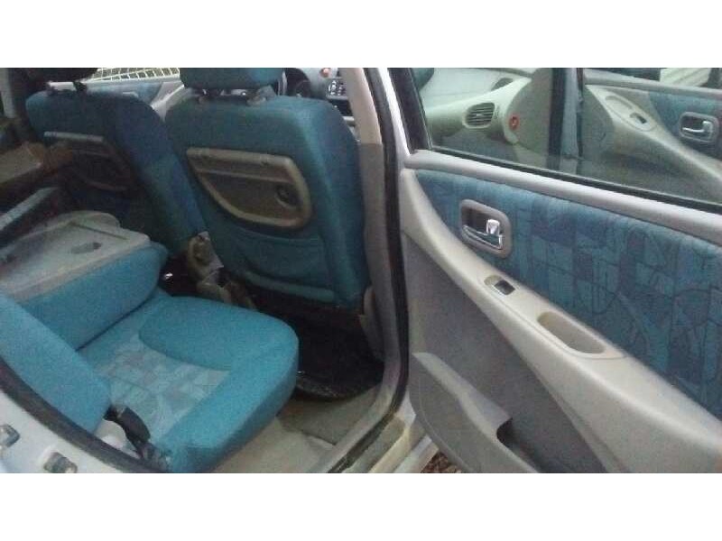 nissan almera tino (v10m) del año 2000