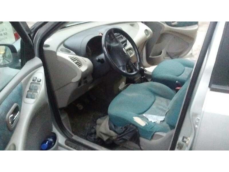 nissan almera tino (v10m) del año 2000