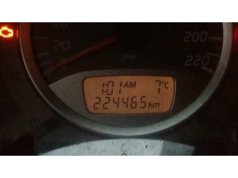 nissan almera tino (v10m) del año 2000