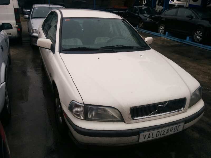 volvo s40 berlina del año 1998
