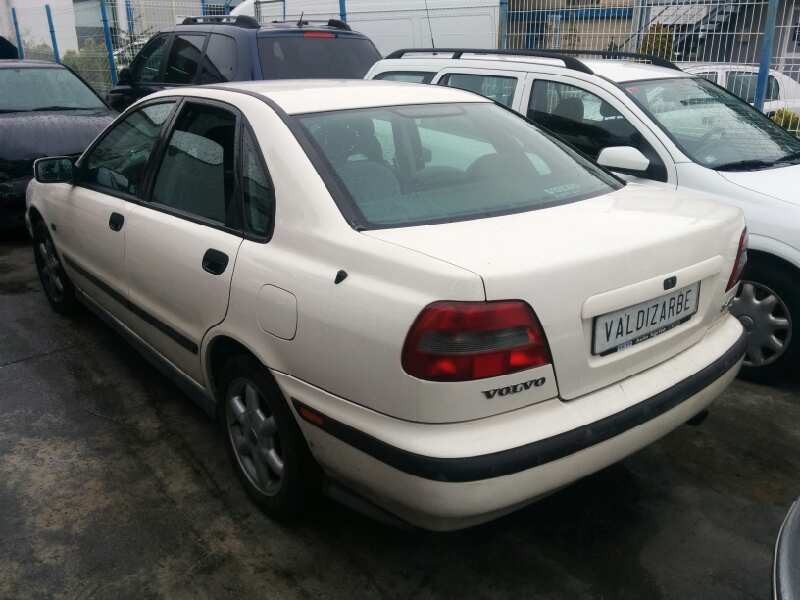 volvo s40 berlina del año 1998