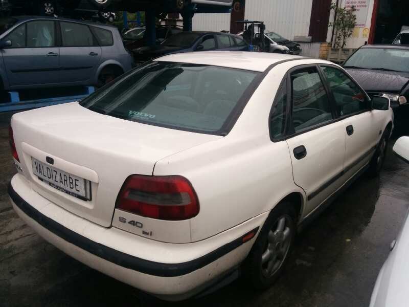 volvo s40 berlina del año 1998