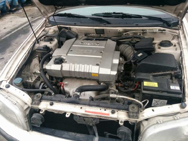 volvo s40 berlina del año 1998