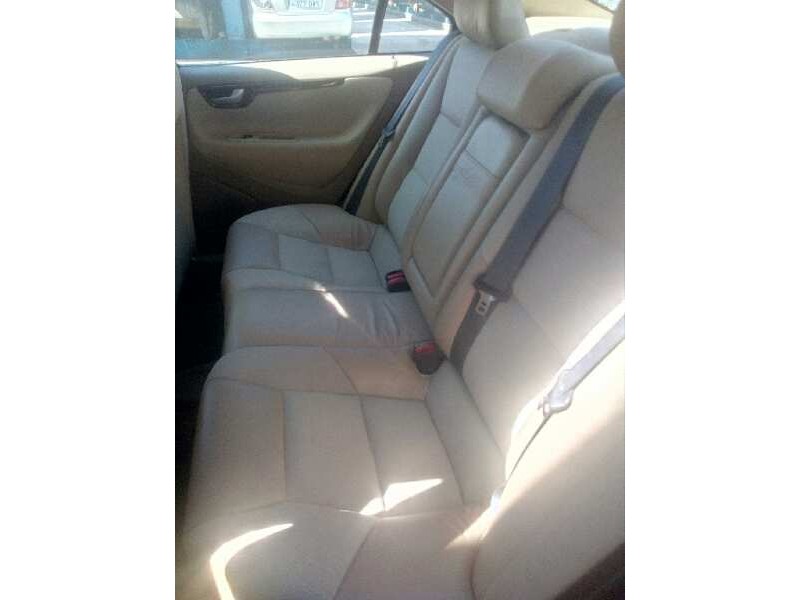 volvo s60 berlina del año 2004