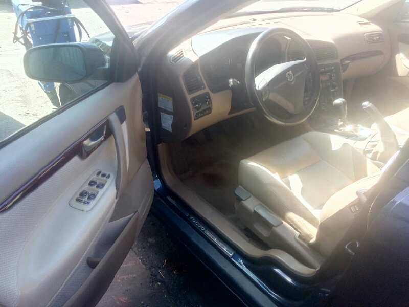 volvo s60 berlina del año 2004