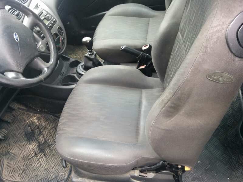 ford focus berlina (cak) del año 2003