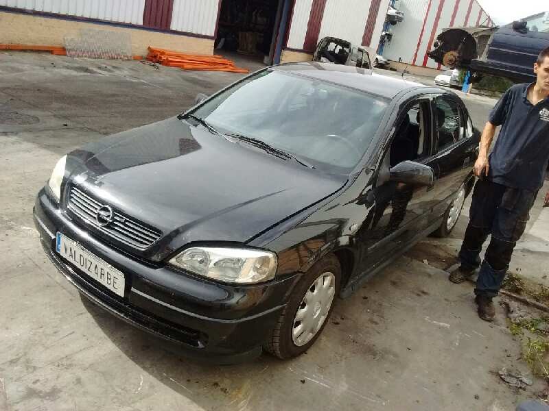 opel astra g berlina del año 2000