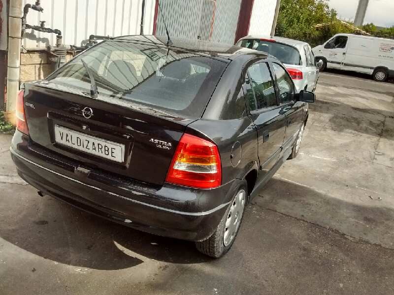 opel astra g berlina del año 2000