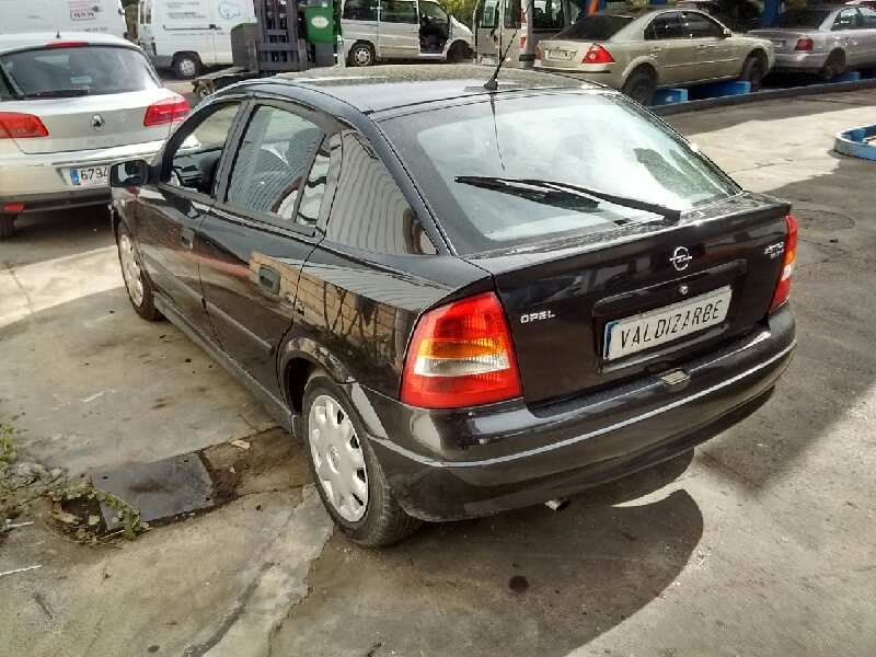 opel astra g berlina del año 2000