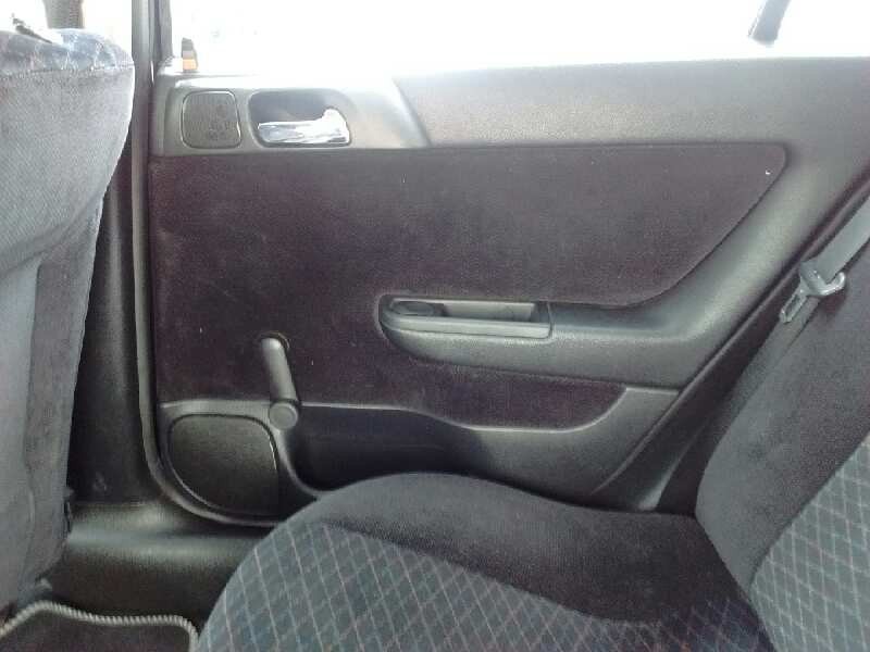 opel astra g berlina del año 2000