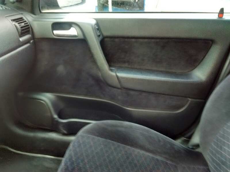 opel astra g berlina del año 2000