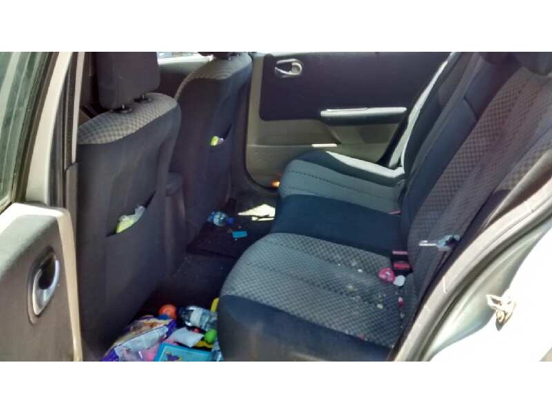 renault megane ii classic berlina del año 2004