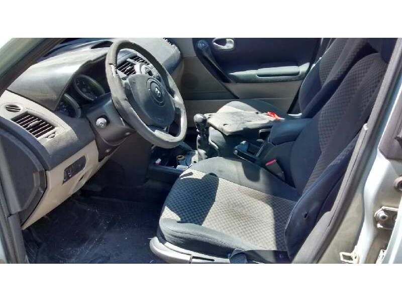 renault megane ii classic berlina del año 2004