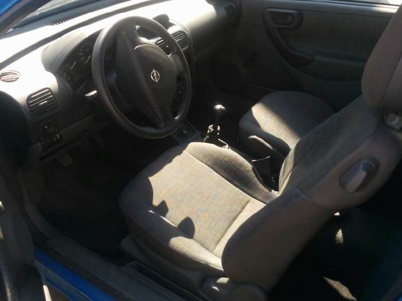 opel corsa c del año 2001