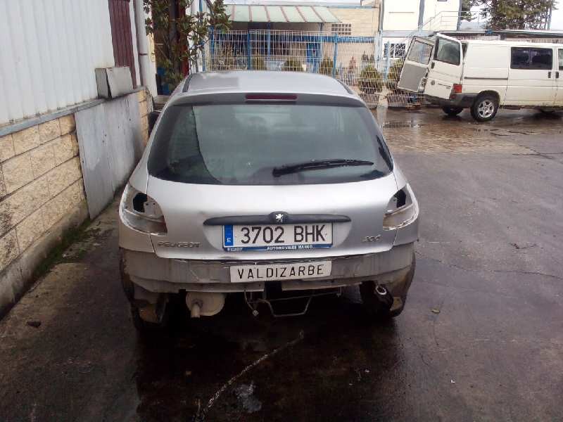 peugeot 206 berlina del año 2001