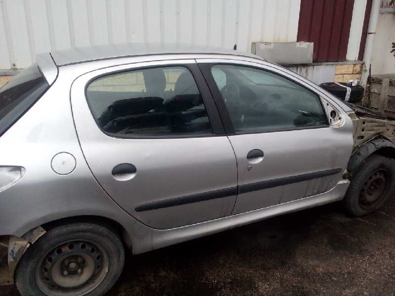 peugeot 206 berlina del año 2001