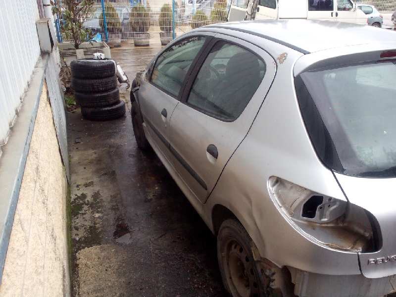 peugeot 206 berlina del año 2001
