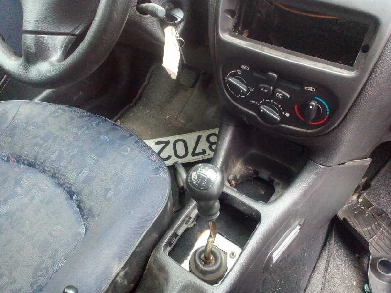 peugeot 206 berlina del año 2001