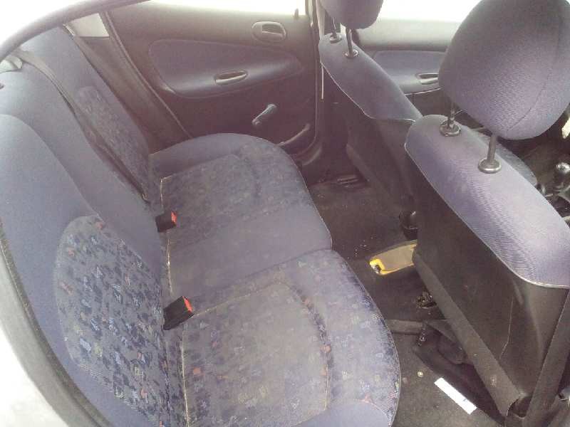 peugeot 206 berlina del año 2001