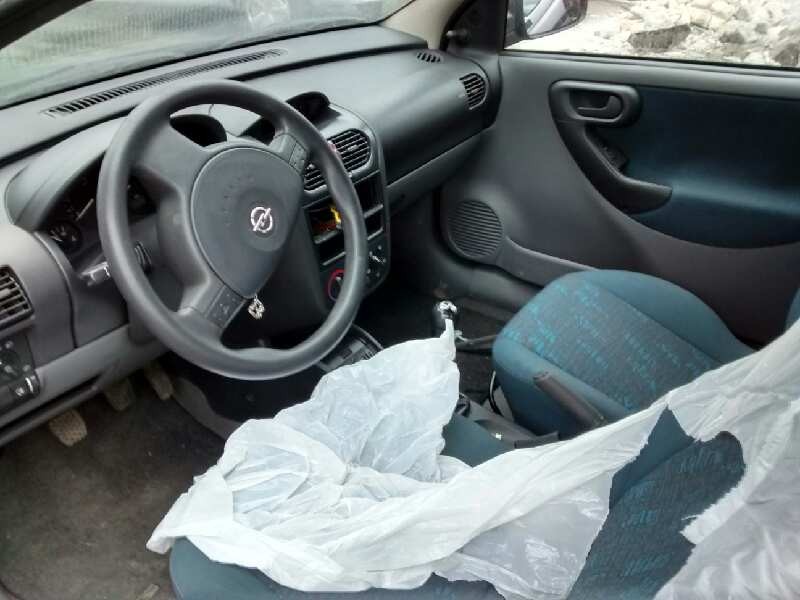 opel corsa c del año 2001