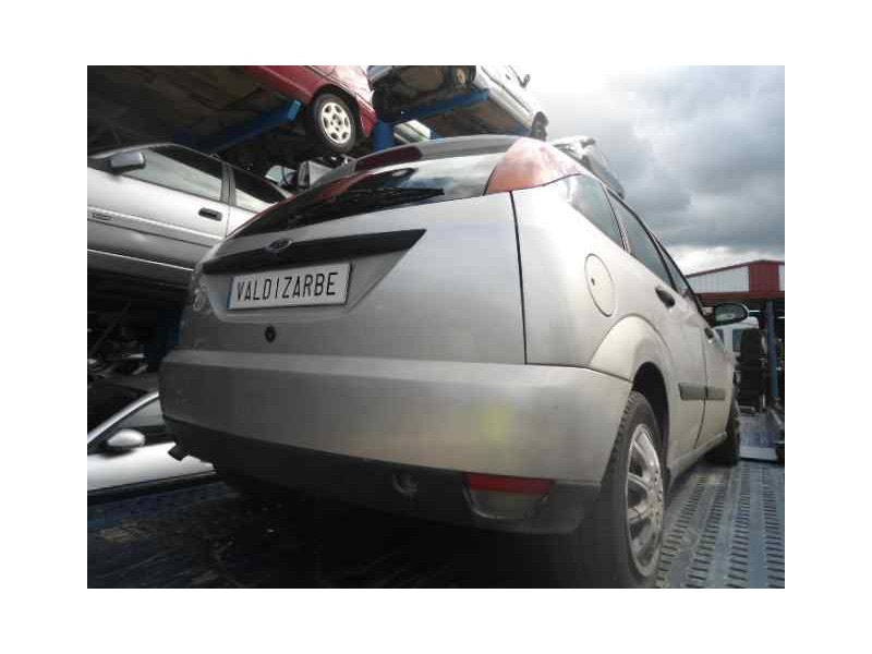 ford focus berlina (cak) del año 2001