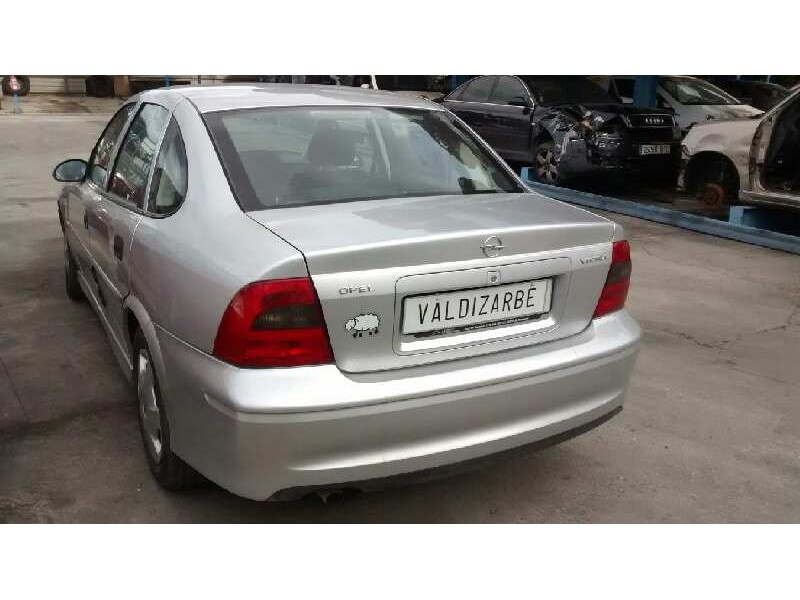 opel vectra b berlina del año 2001