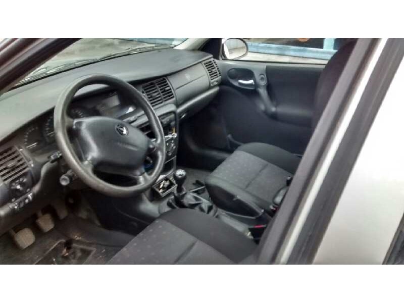 opel vectra b berlina del año 2001