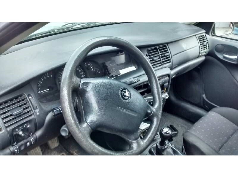 opel vectra b berlina del año 2001