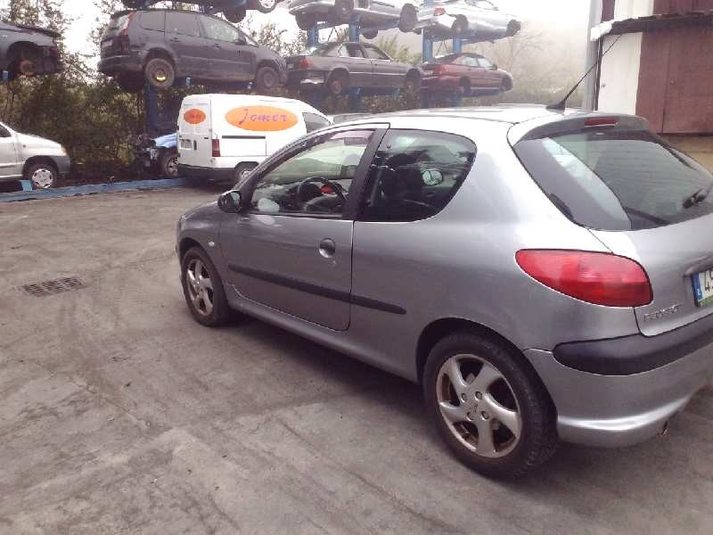 peugeot 206 berlina del año 2002
