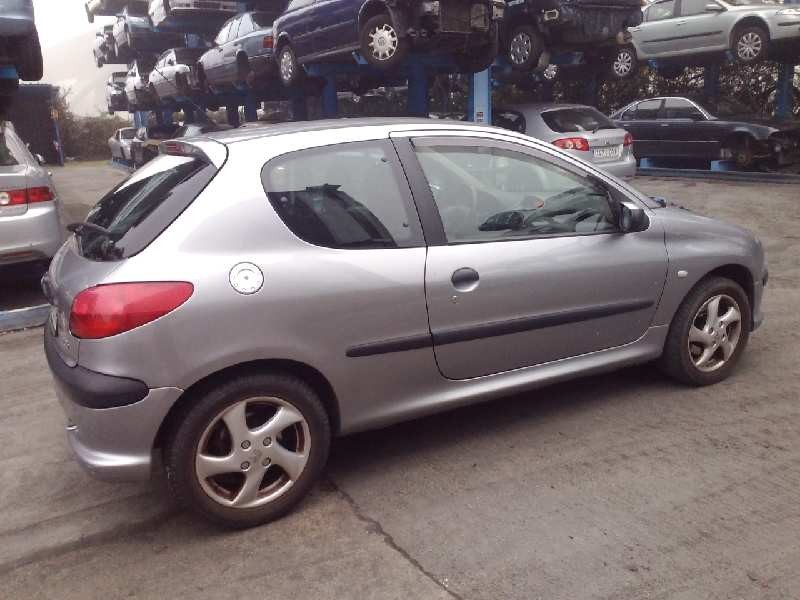 peugeot 206 berlina del año 2002