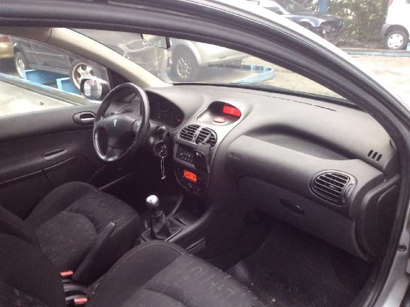 peugeot 206 berlina del año 2002