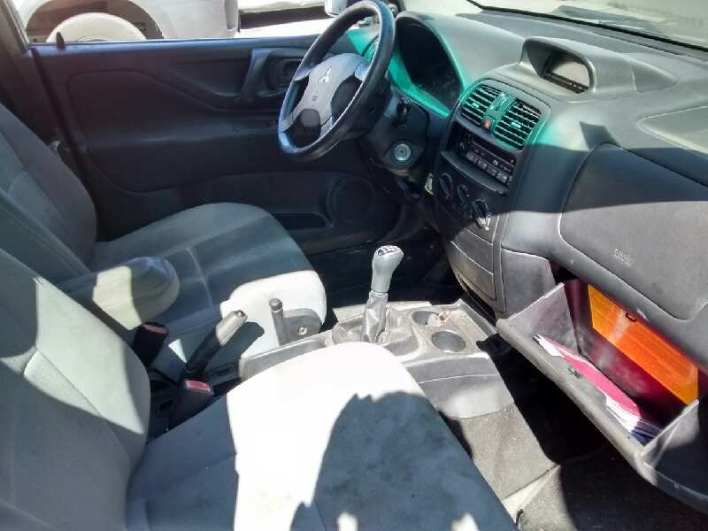 mitsubishi space star (dg0) del año 2003