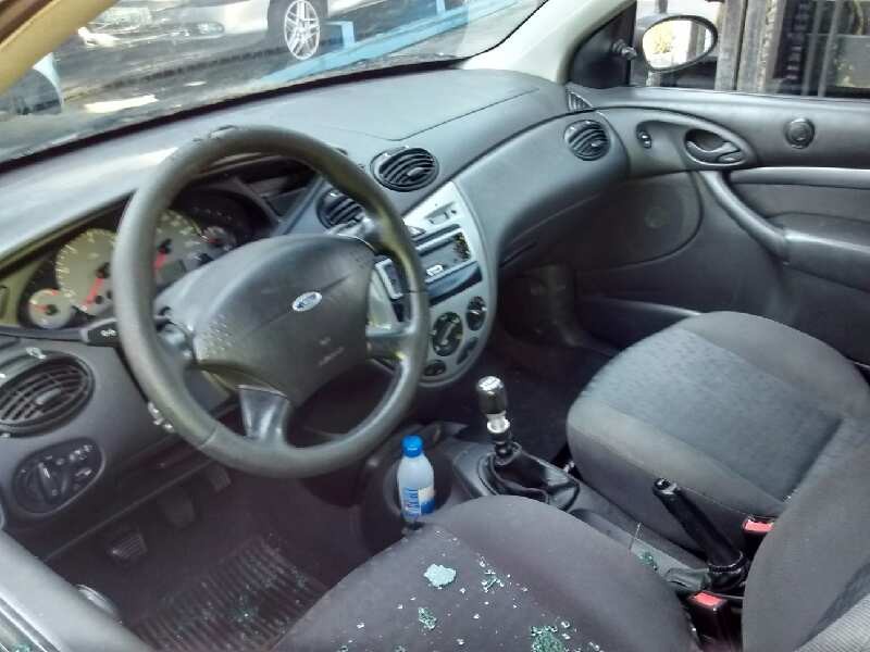 ford focus berlina (cak) del año 2001