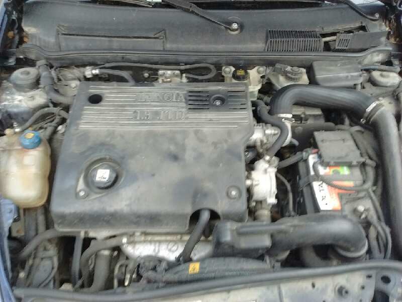 lancia lybra berlina del año 2004